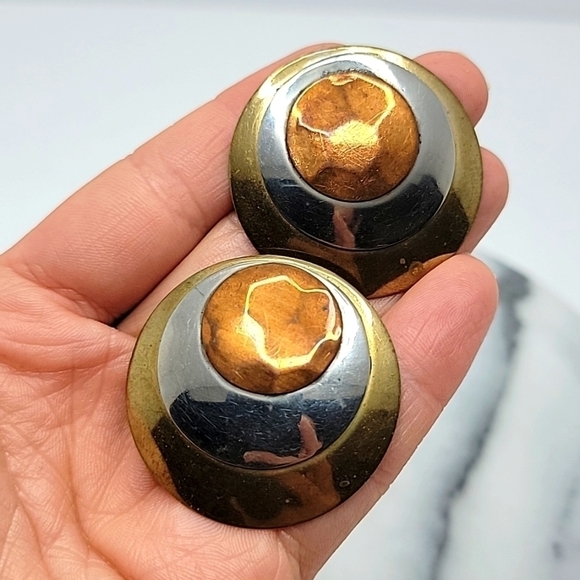 vntage 90s | western silver and brass circle post earrings - Picture 3 of 5